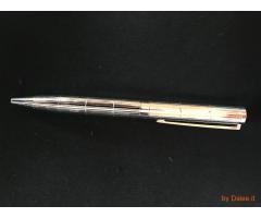 Elegante penna